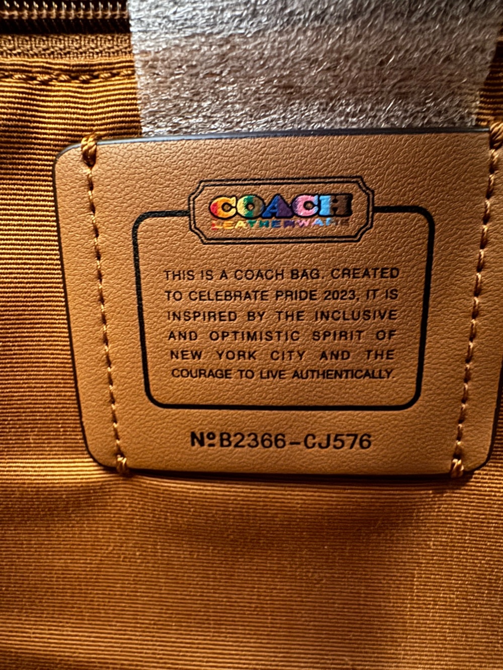 Coach Dempsey Tote 22 in signature jacquard - Picture 4 of 9